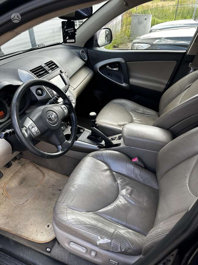 Toyota RAV4 - 10