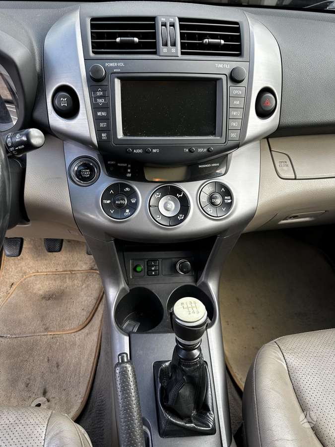 Toyota RAV4 - 11