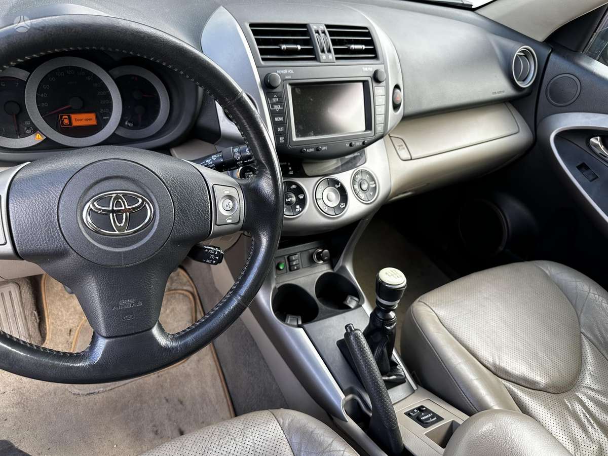 Toyota RAV4 - 12