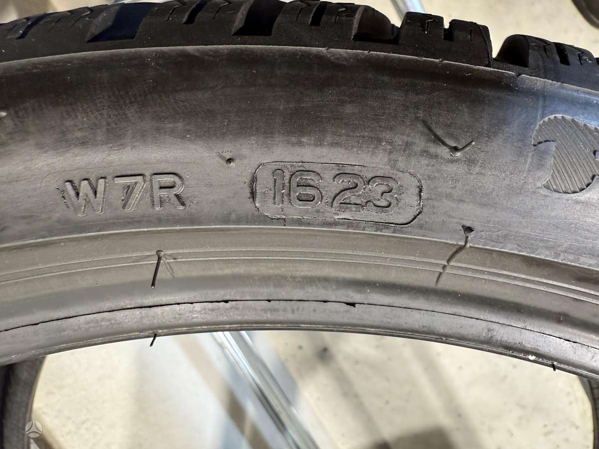 Firestone Winterhawk4/2023m, winter 255/35 R19