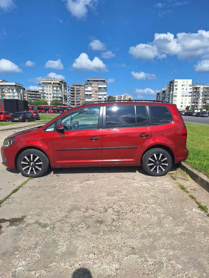 Volkswagen Touran - 1