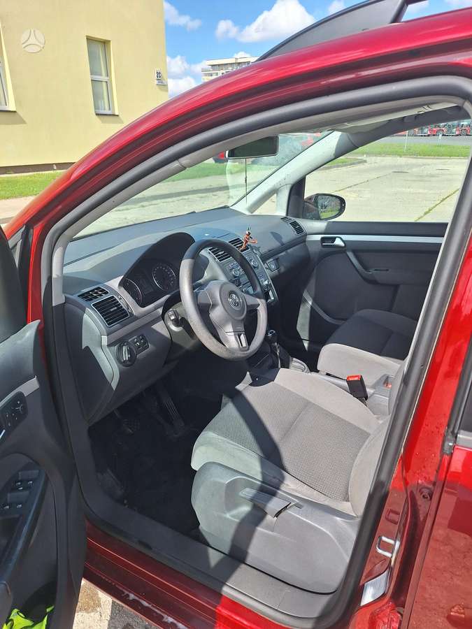 Volkswagen Touran - 10