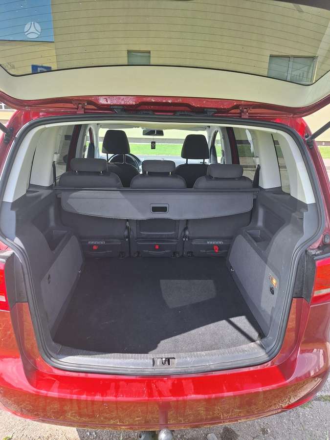 Volkswagen Touran - 12