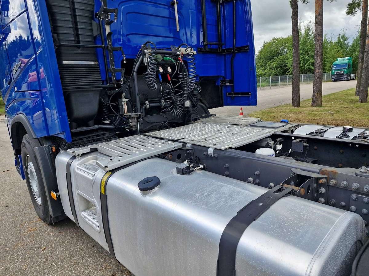 Volvo FH 500, double sleeper