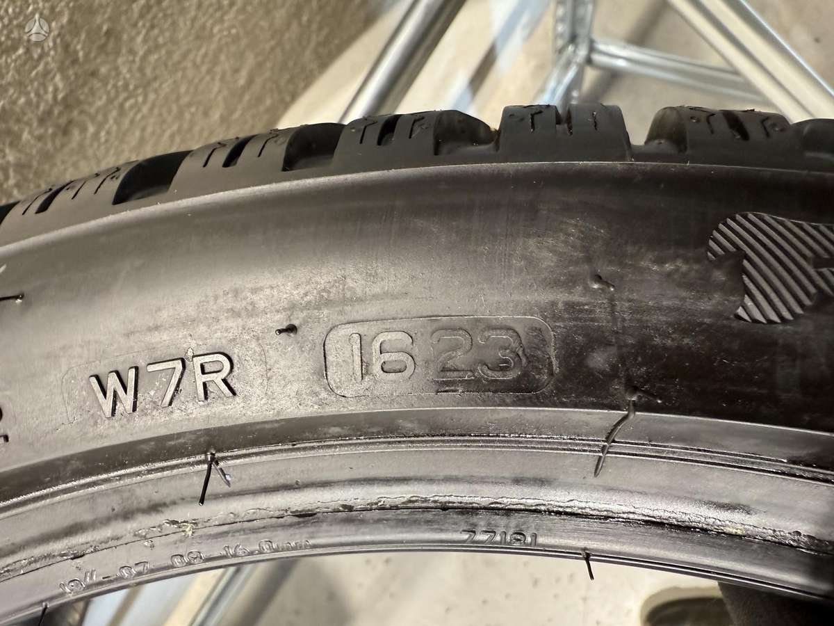 Firestone Winterhawk4/2023m, žieminės 255/35 R19