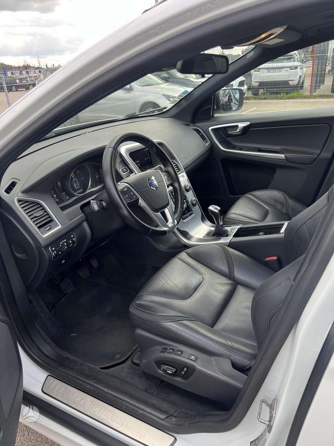 Volvo XC60, 2.0 l., Минивэн