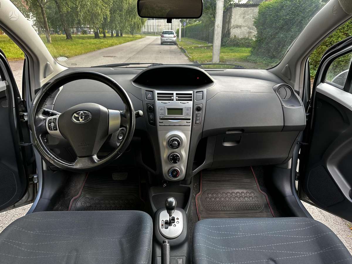 Toyota Yaris - 10