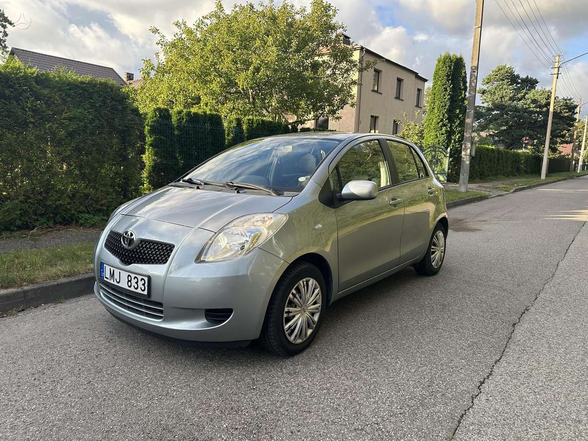 Toyota Yaris - 1