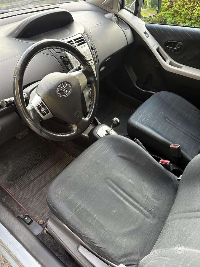 Toyota Yaris - 11