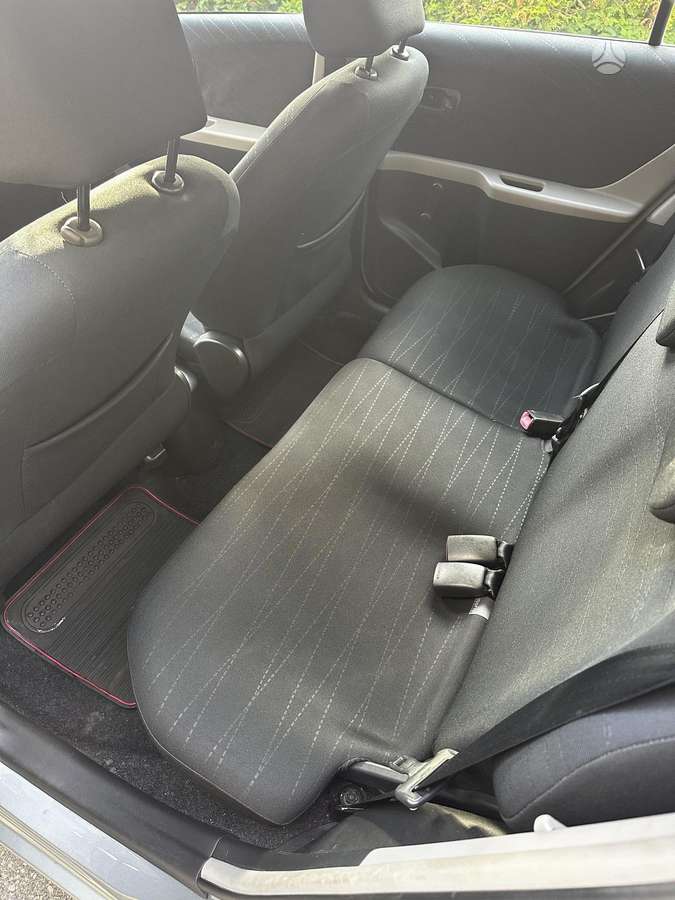 Toyota Yaris - 12