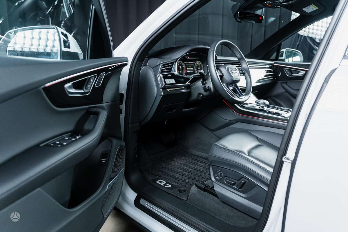Audi Q7, 3.0 l., off-road / crossover