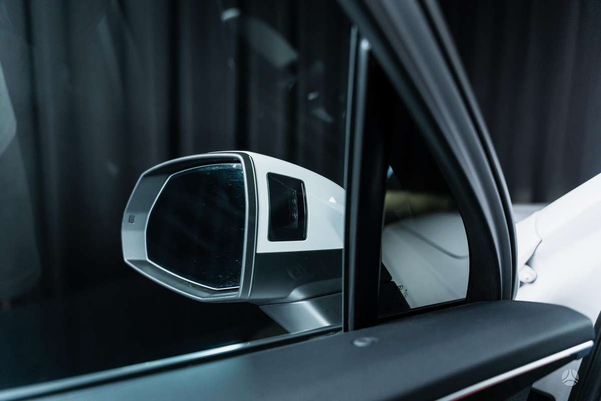Audi Q7, 3.0 l., off-road / crossover