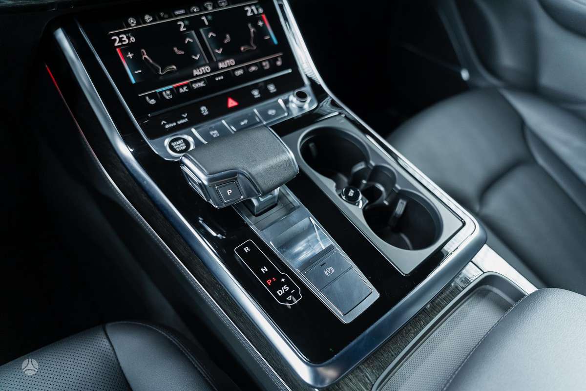 Audi Q7, 3.0 l., off-road / crossover