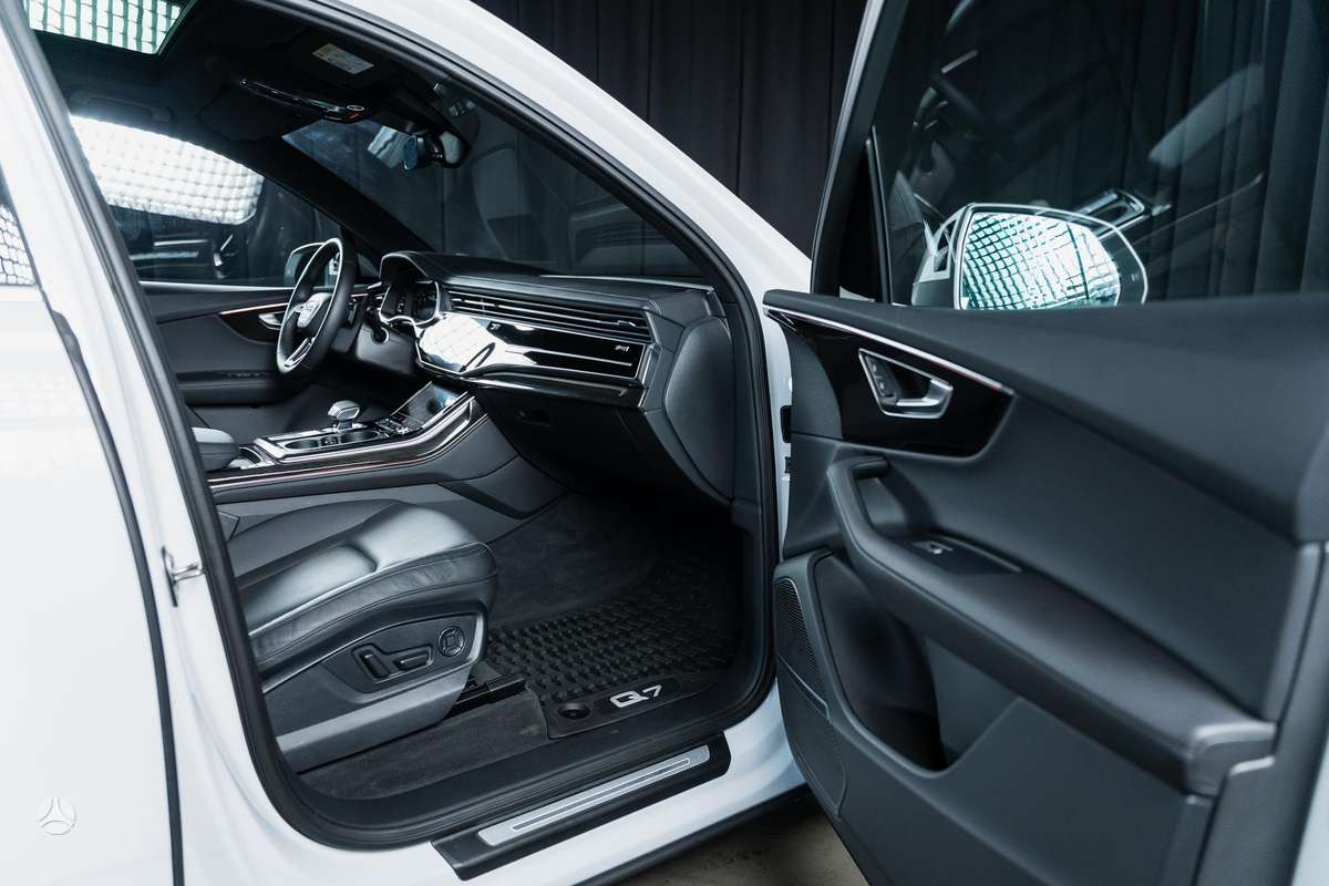 Audi Q7, 3.0 l., off-road / crossover