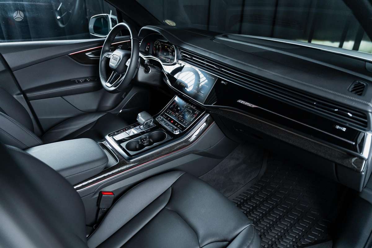 Audi Q7, 3.0 l., off-road / crossover