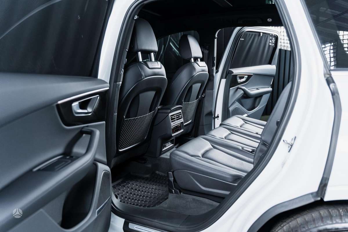 Audi Q7, 3.0 l., off-road / crossover