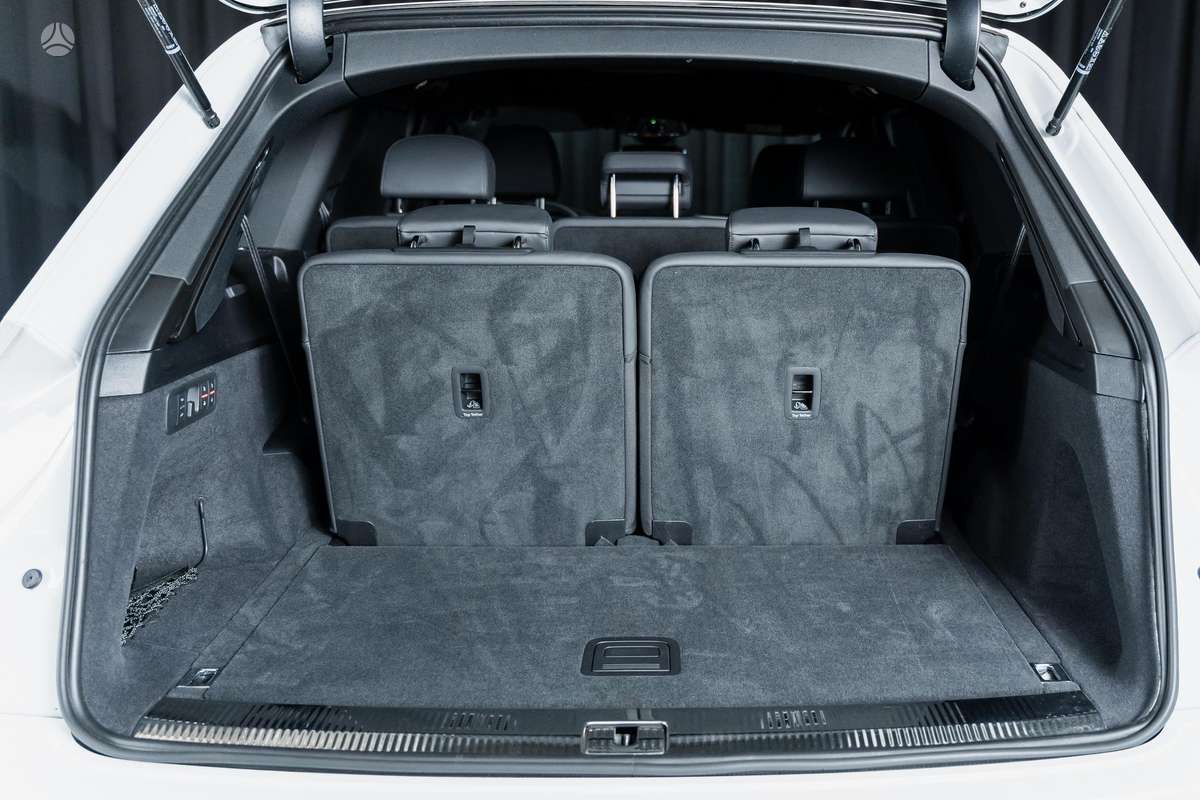 Audi Q7, 3.0 l., off-road / crossover