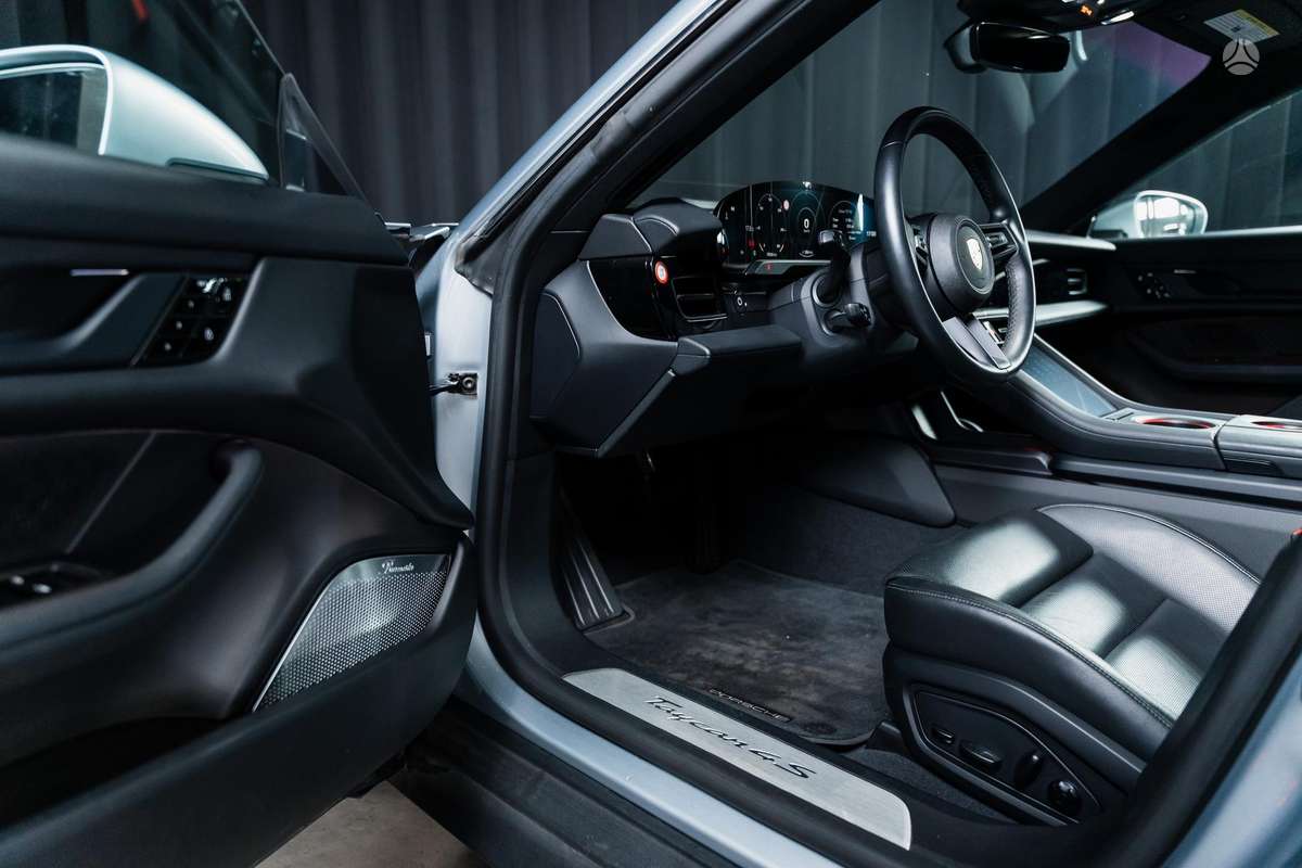 Porsche Taycan, hatchback