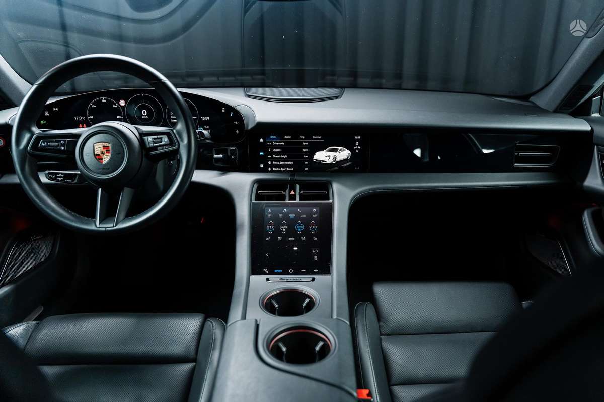 Porsche Taycan, hatchback