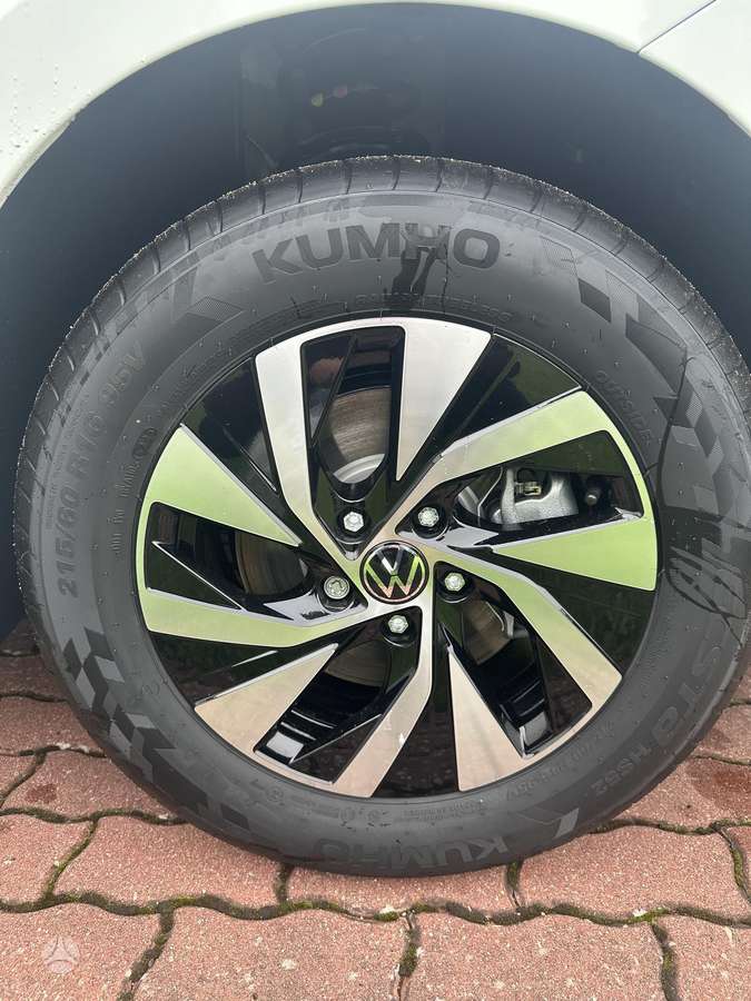 Volkswagen Passat - 4