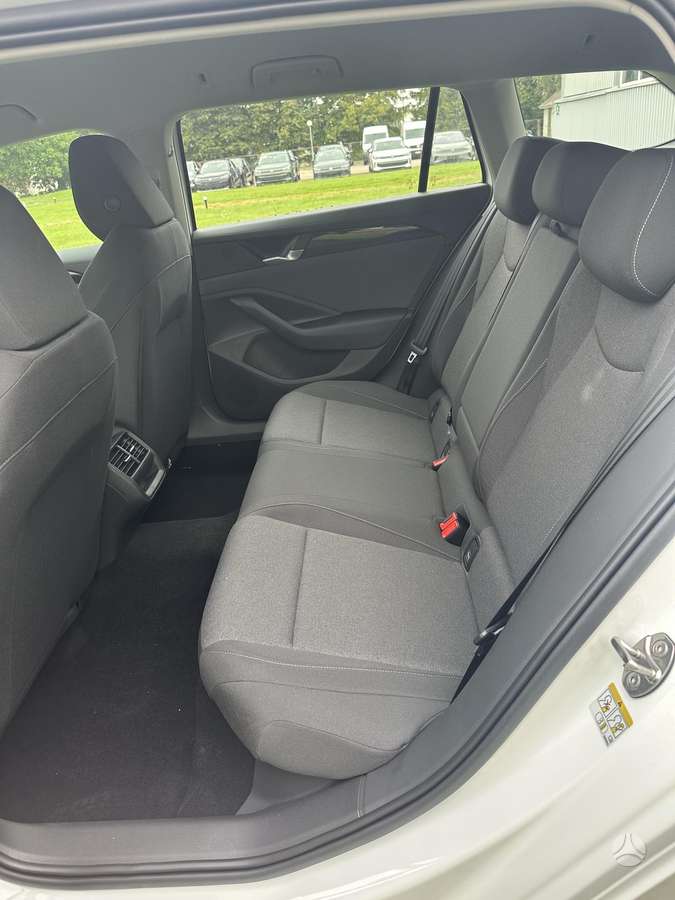 Volkswagen Passat - 11