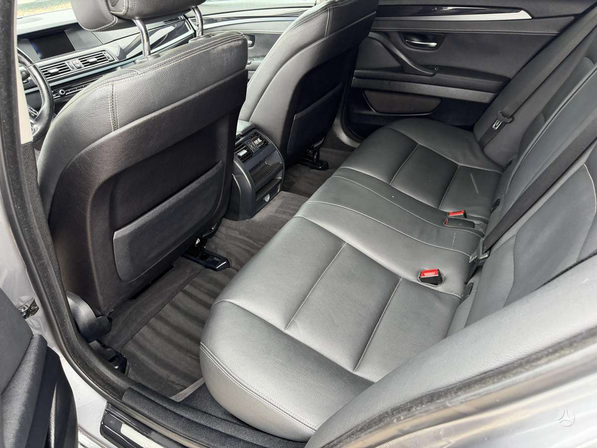 BMW 520, universalas
