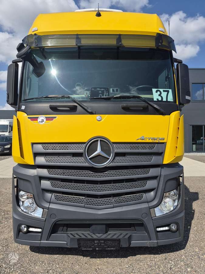 Mercedes-Benz Actros 1845, double sleeper