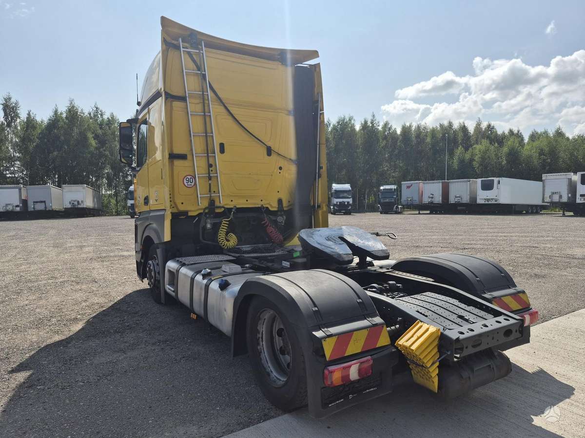 Mercedes-Benz Actros 1845, double sleeper