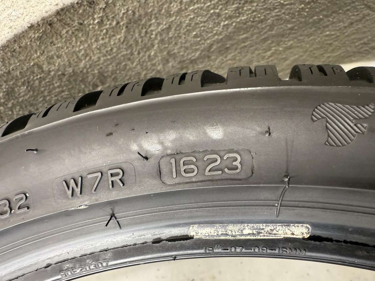 Firestone Winterhawk4/2023m, winter 255/35 R19
