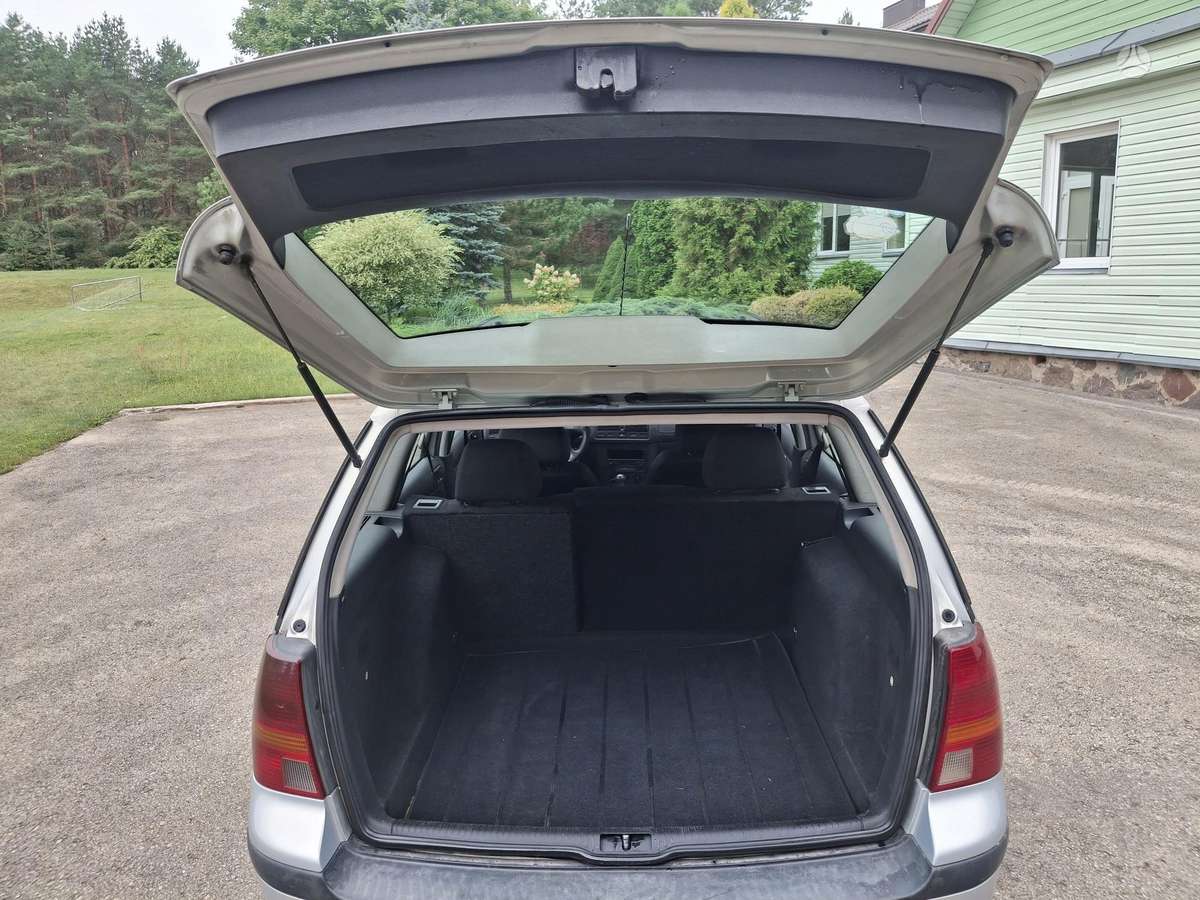 Volkswagen Golf - 5