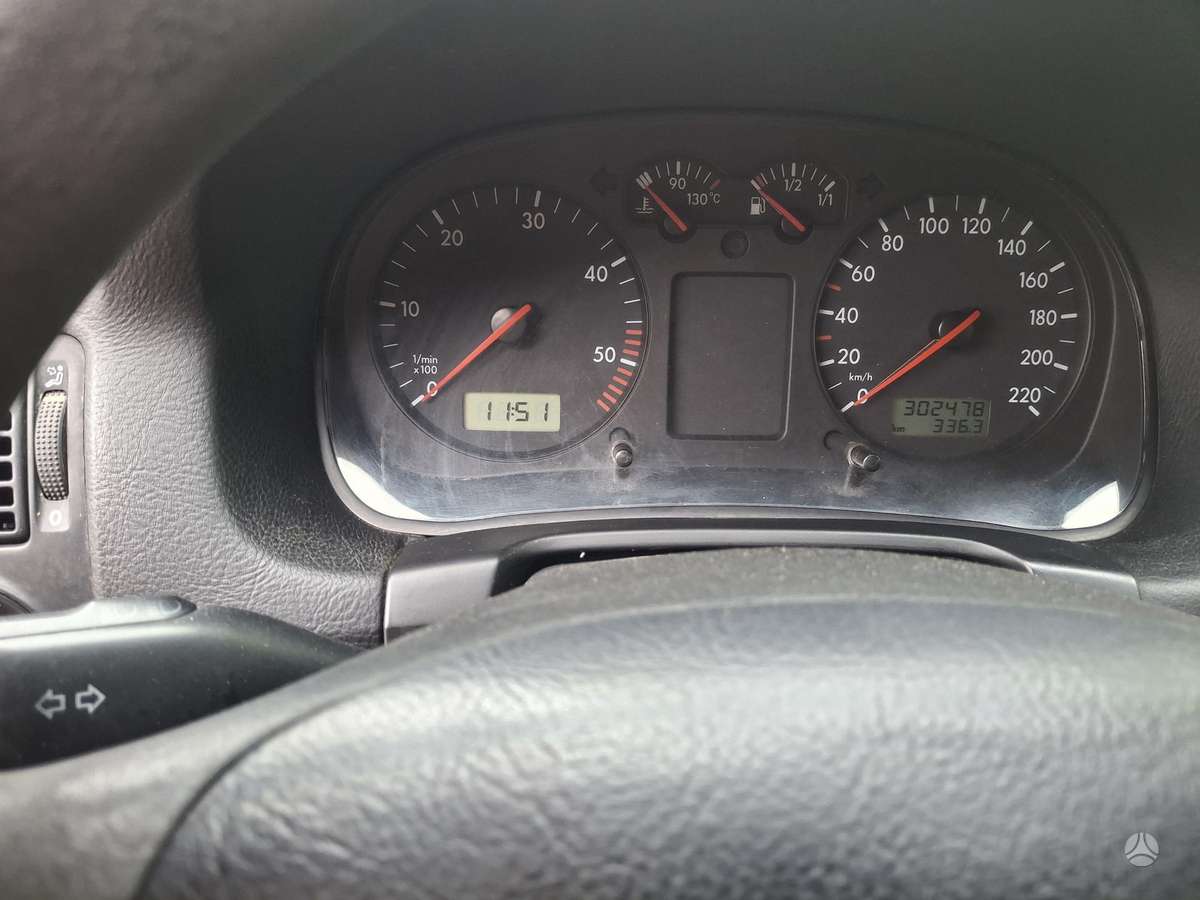 Volkswagen Golf - 8