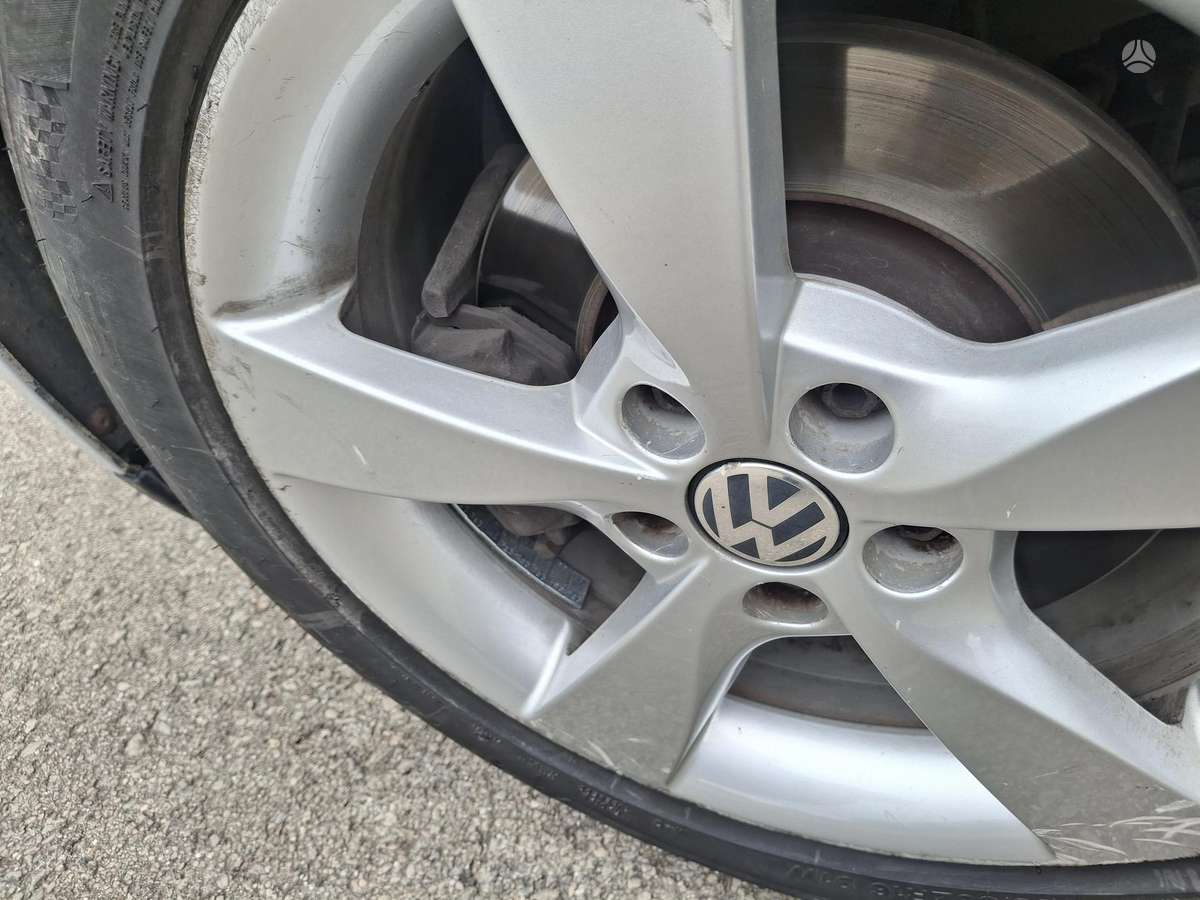 Volkswagen Golf - 11