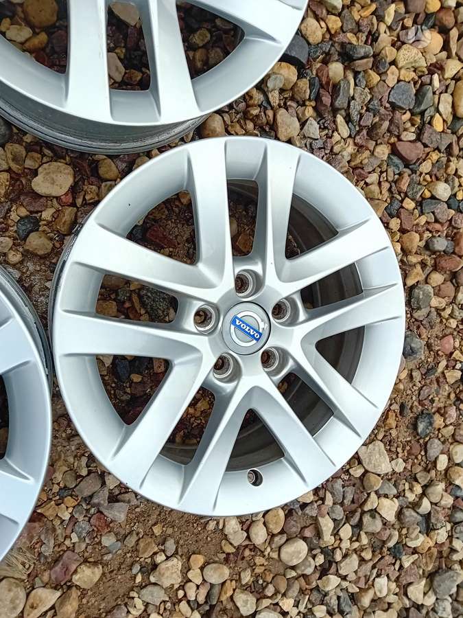 Volvo, lengvojo lydinio, R16