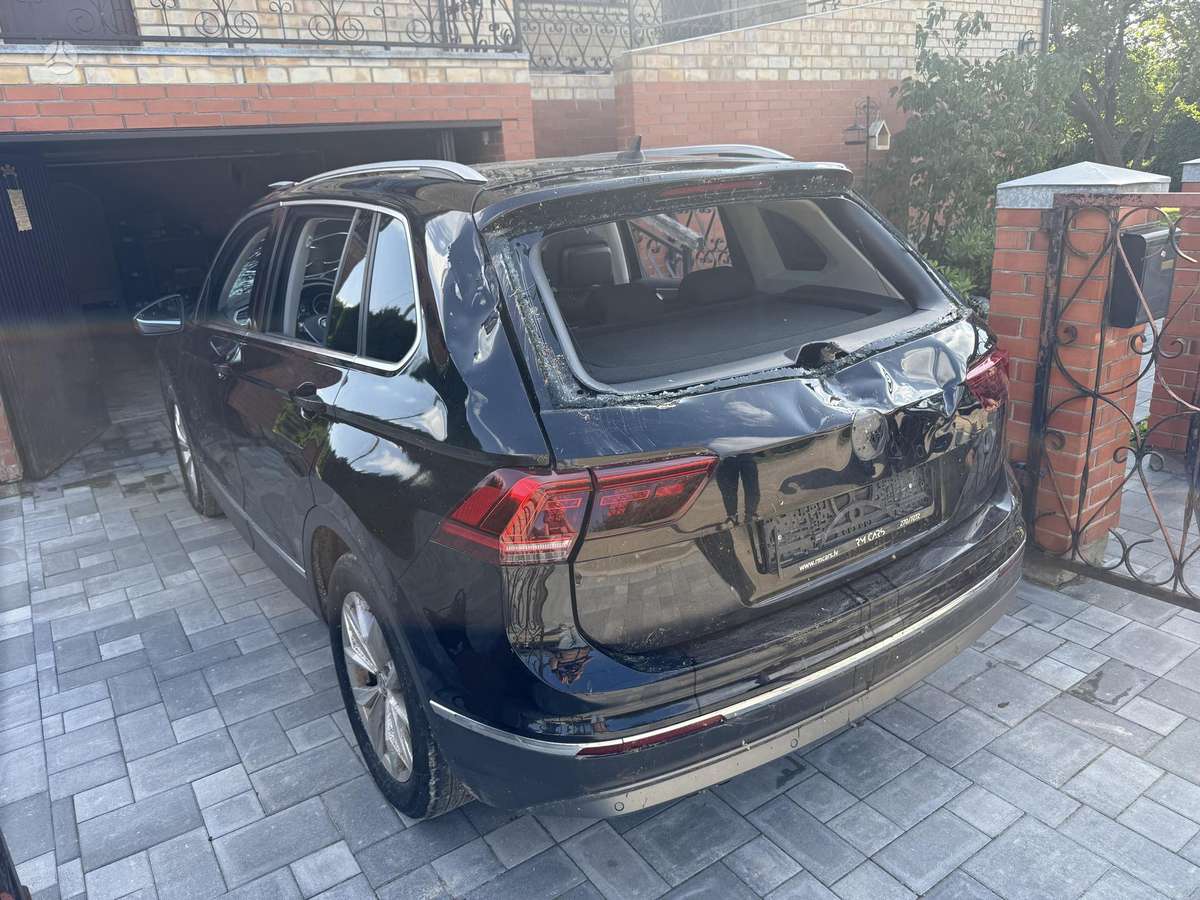Volkswagen Tiguan - 1
