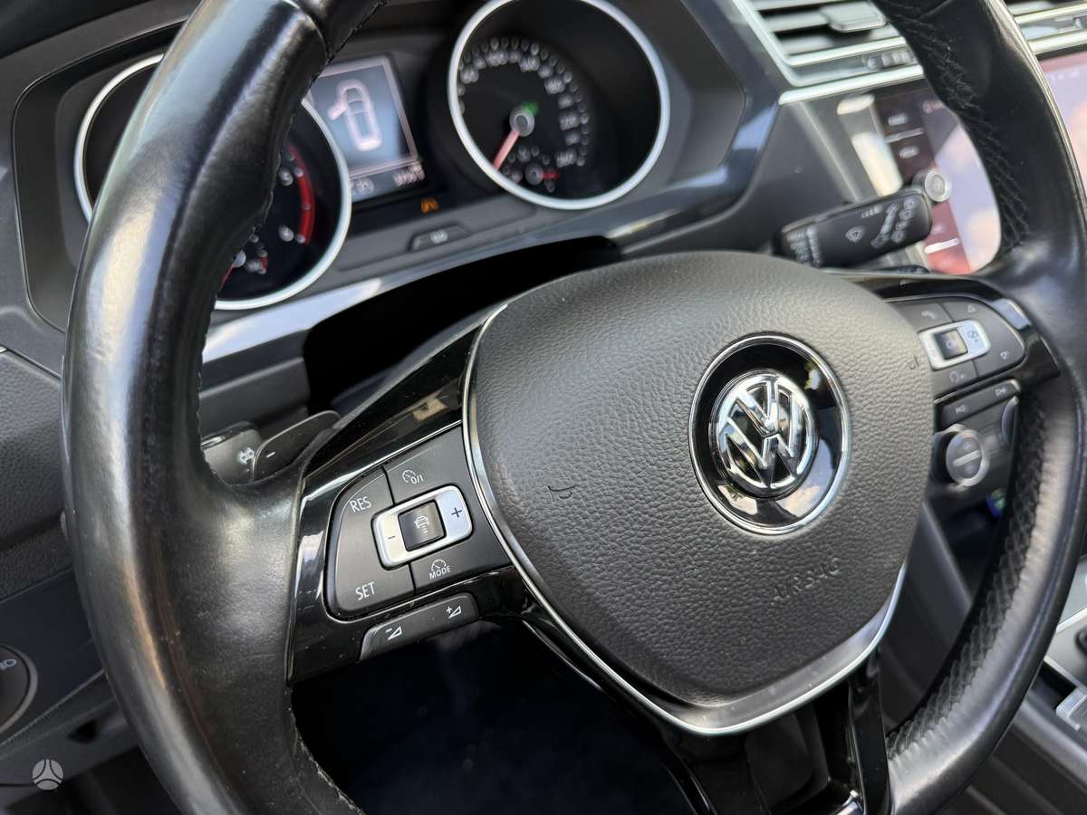 Volkswagen Tiguan - 9