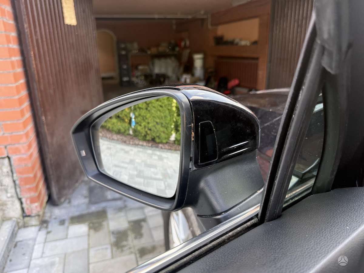 Volkswagen Tiguan - 10