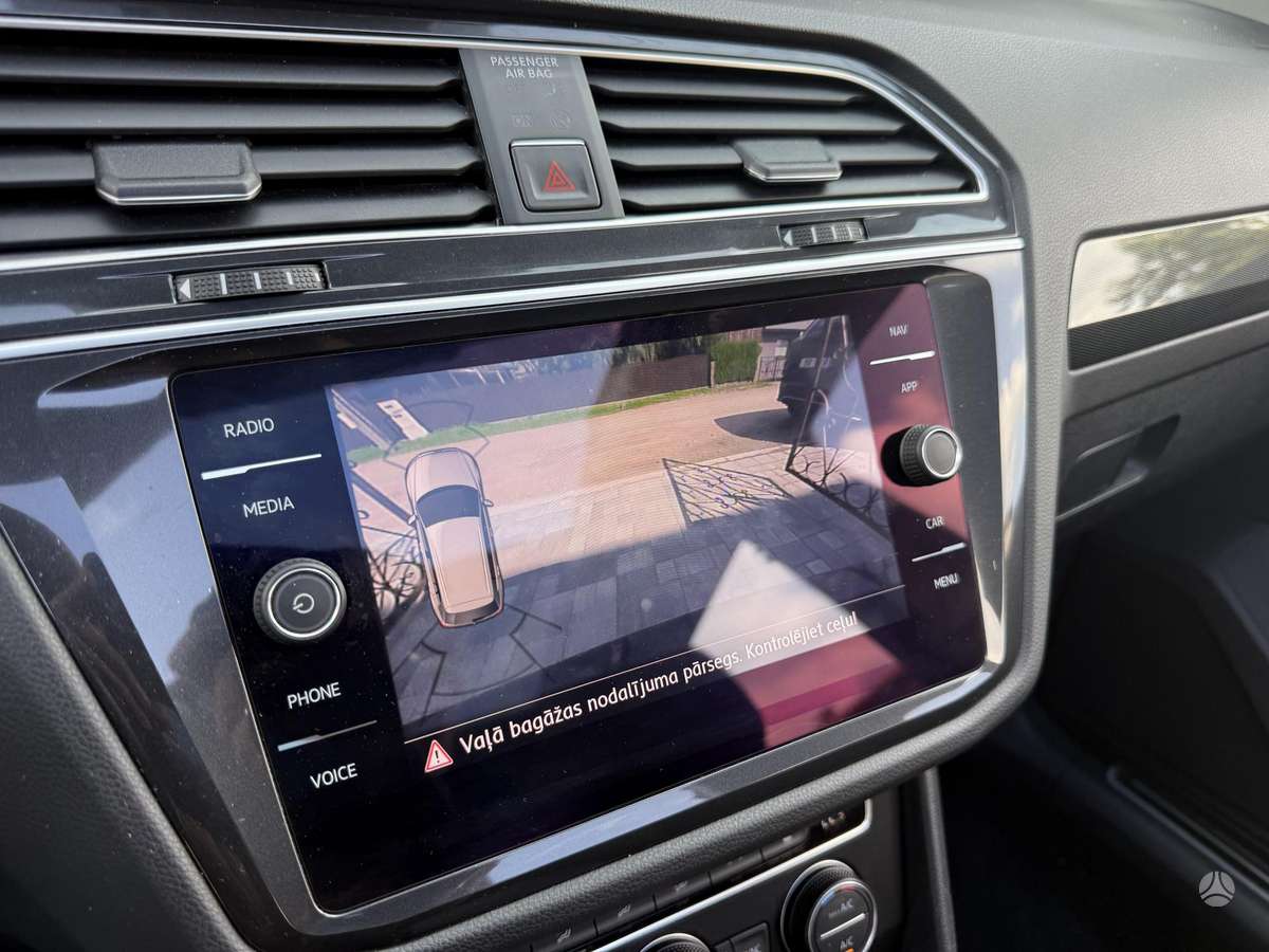 Volkswagen Tiguan - 12