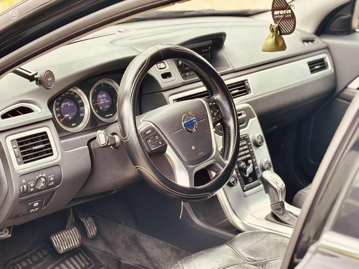 Volvo XC70, 2.4 l., wagon