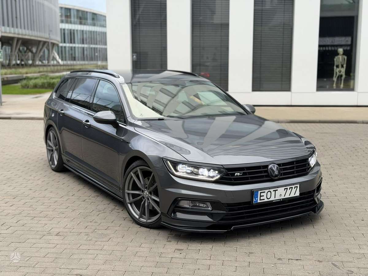 Volkswagen Passat - 1