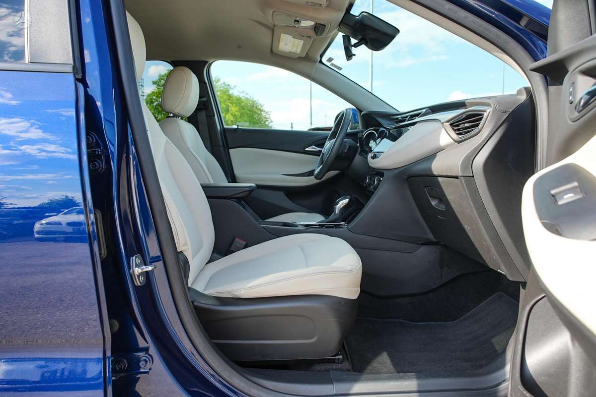 Buick Encore, 1.2 l., off-road / crossover