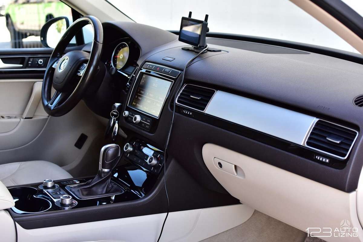 Volkswagen Touareg - 2