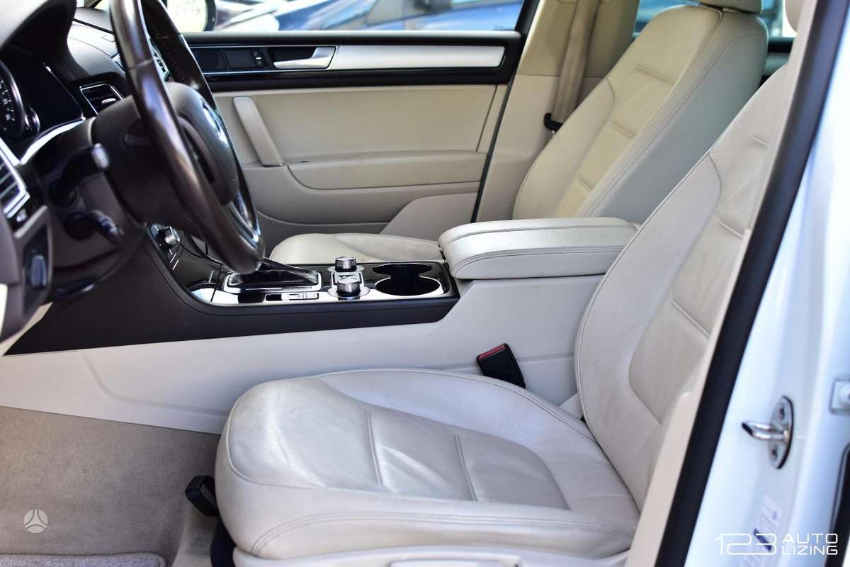 Volkswagen Touareg - 12
