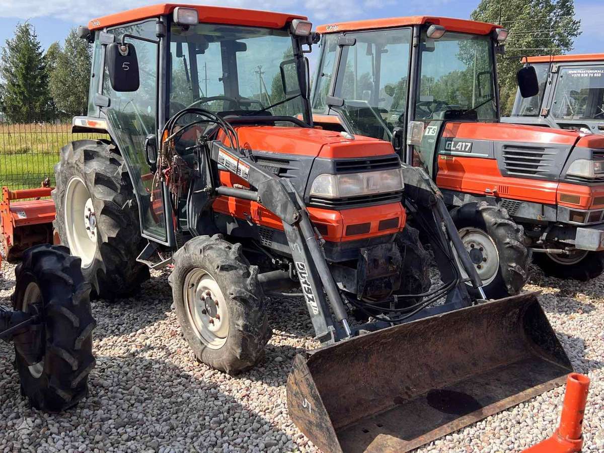Kubota ĮVAIRIŲ MODELIŲ, traktoriai