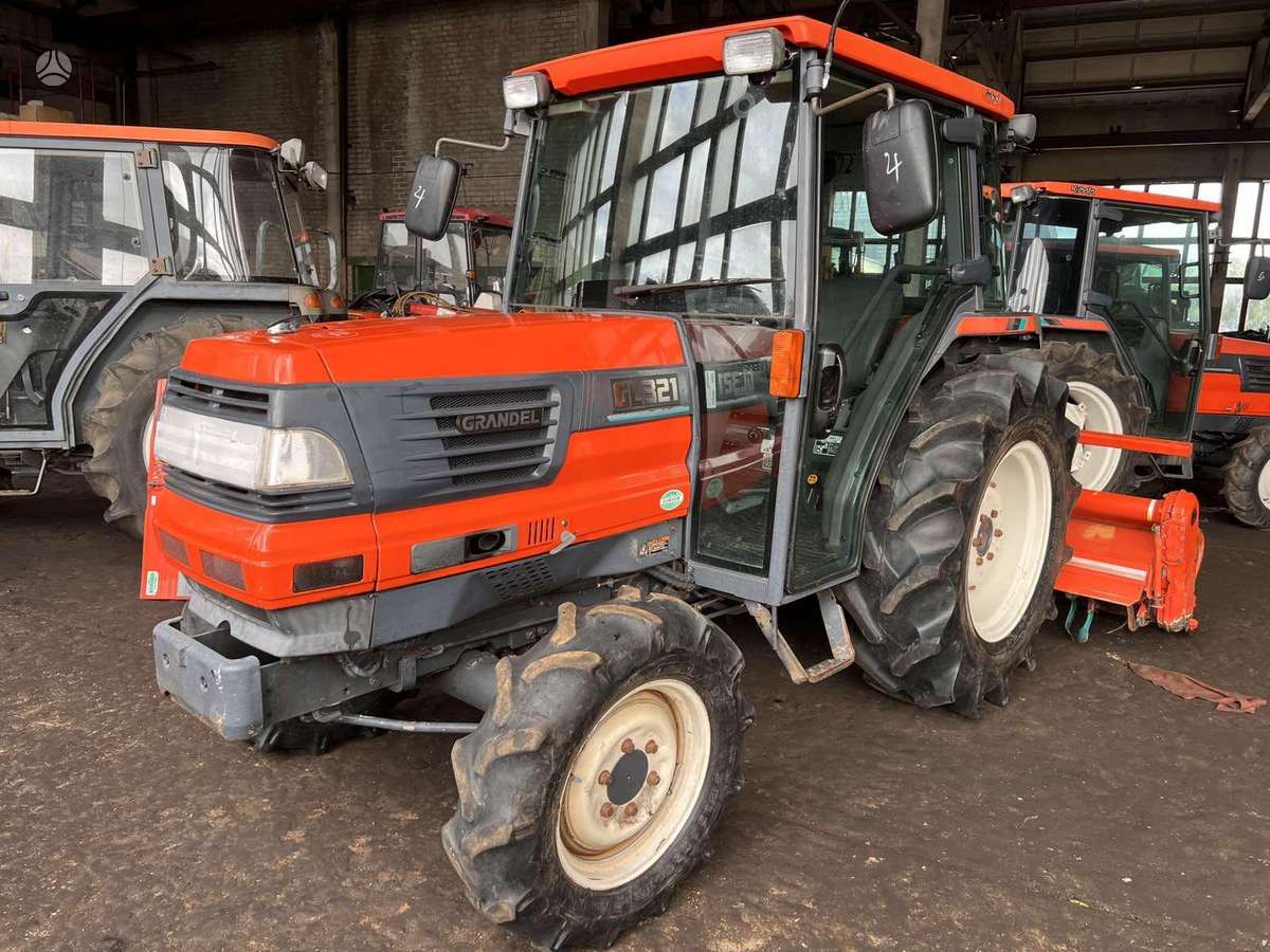 Kubota ĮVAIRIŲ MODELIŲ, traktoriai