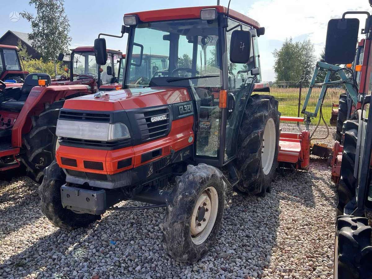 Kubota ĮVAIRIŲ MODELIŲ, traktoriai