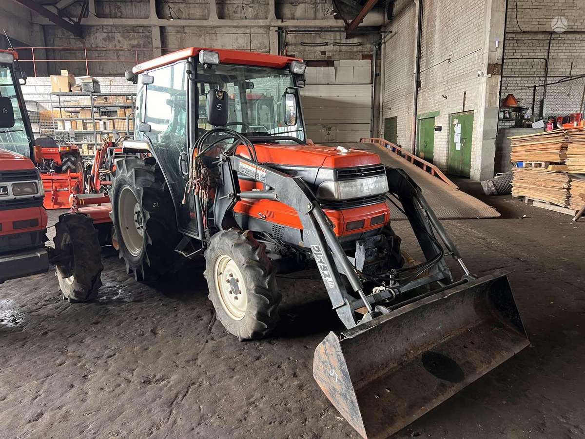 Kubota ĮVAIRIŲ MODELIŲ, tractors