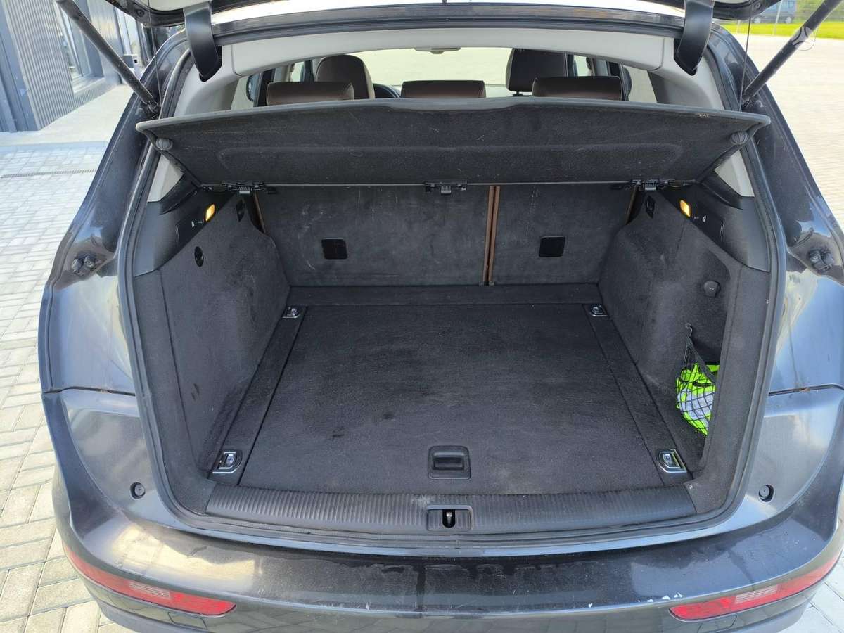 Audi Q5, 2.0 l., off-road / crossover