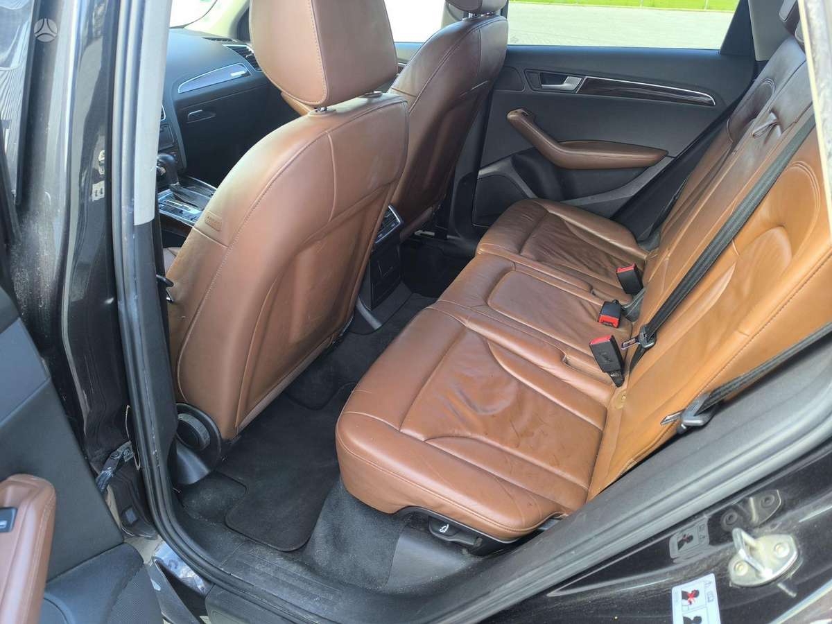 Audi Q5, 2.0 l., off-road / crossover