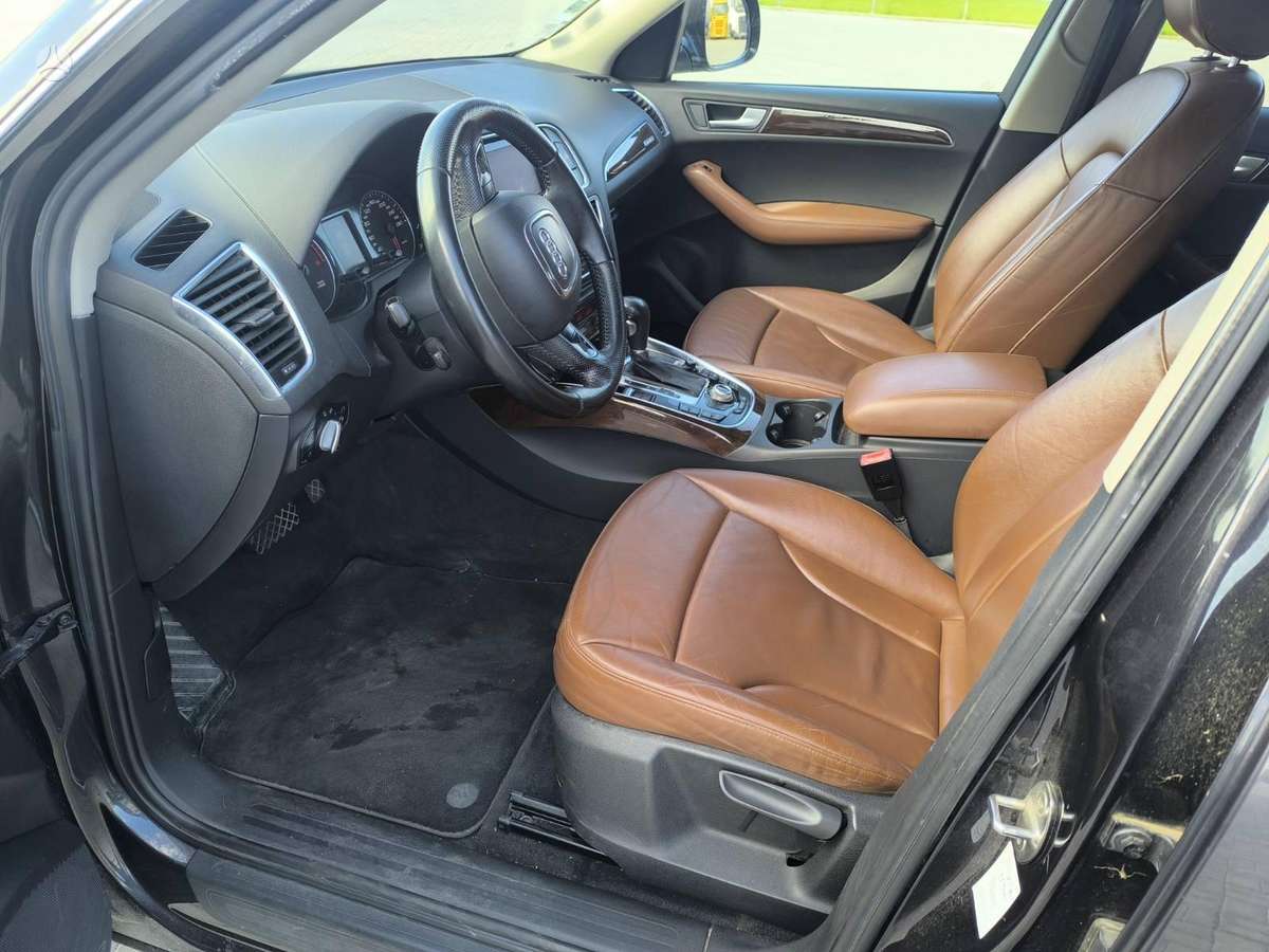 Audi Q5, 2.0 l., off-road / crossover