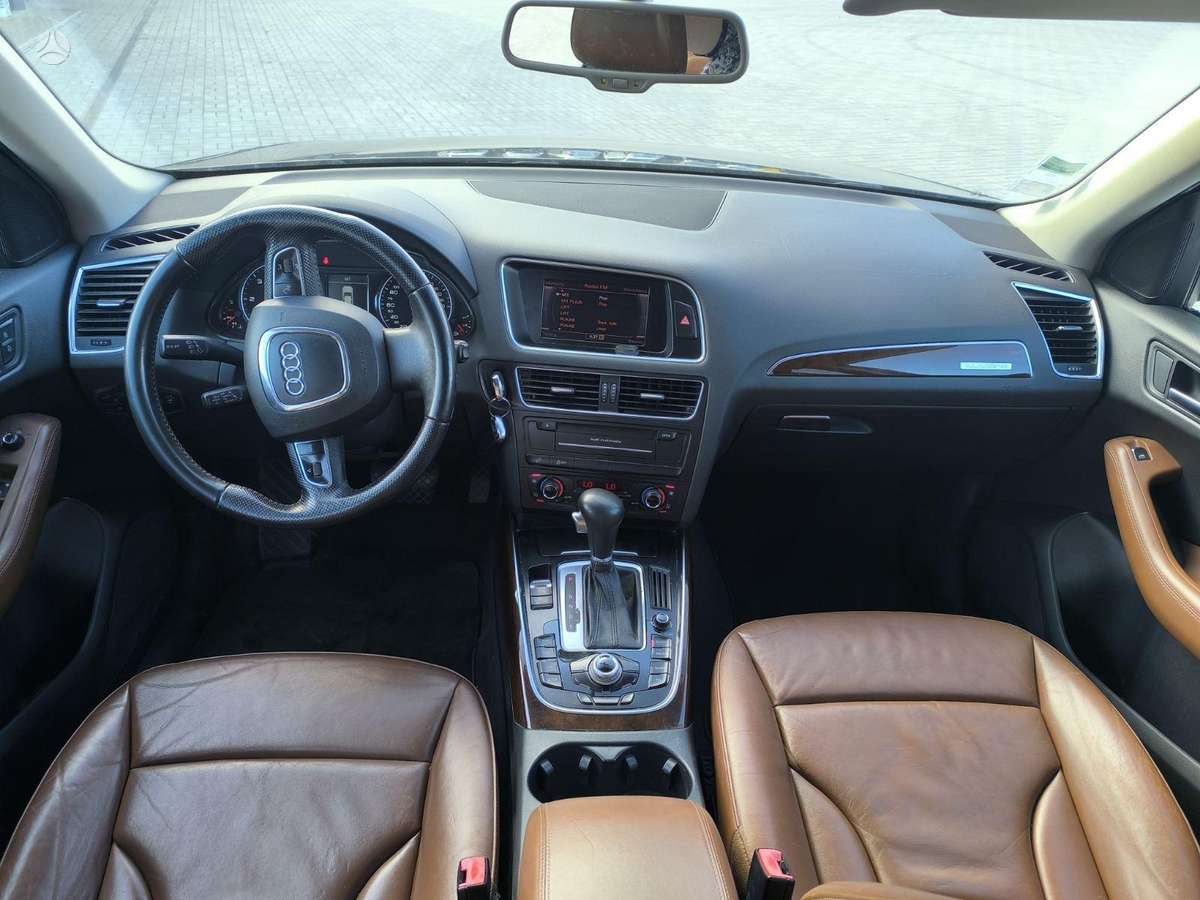Audi Q5, 2.0 l., off-road / crossover
